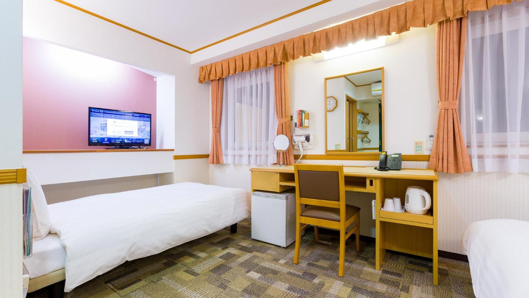 Toyoko Inn Toyohashi Eki Higashi Guchi Habitación foto